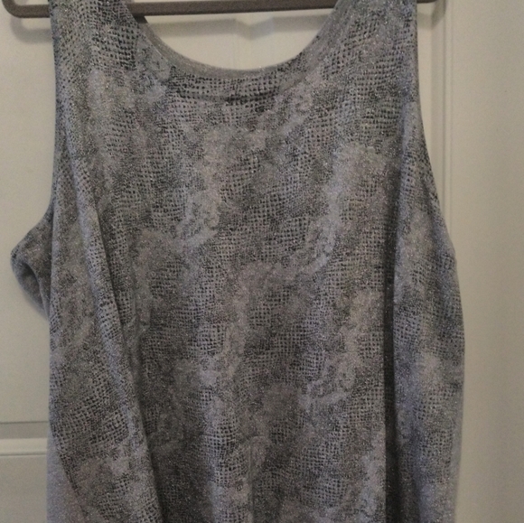 Silver "metallic" print 2-piece Top - Picture 4 of 4